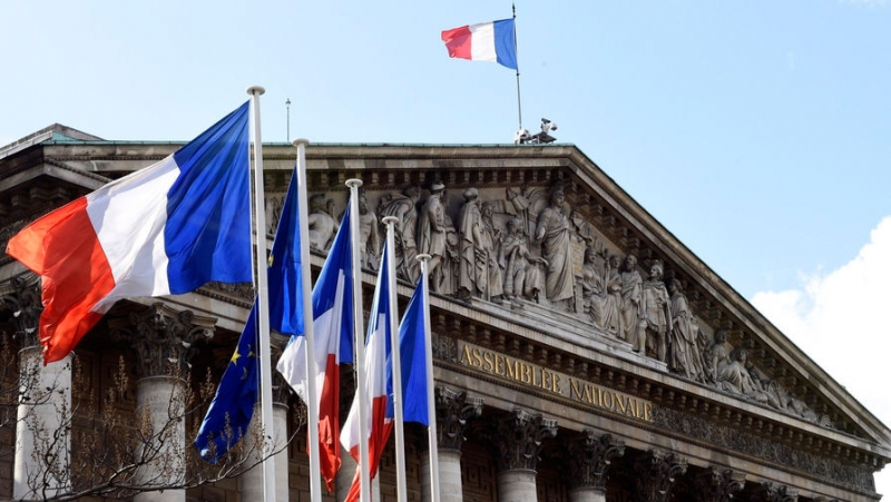 Во Франции депутаты дважды поставили вопрос о недоверии правительству
