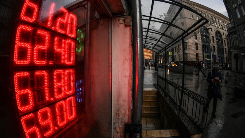 Курс рубля показывает колебания на рынке Forex