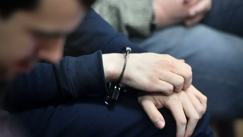 В Петербурге суд отправил под домашний арест подростка, обвиняемого в убийстве сверстника
