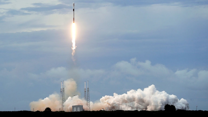 Во Флориде стартовала ракета Falcon 9 с кораблем Dragon