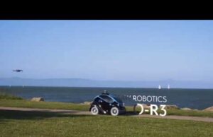 В Сингапуре роботы-полицейские начали патрулировать улицы