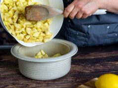 Груши в карамели на сковороде